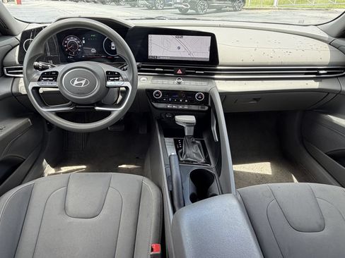 Used 2024 Hyundai Elantra SEL FWD image 2