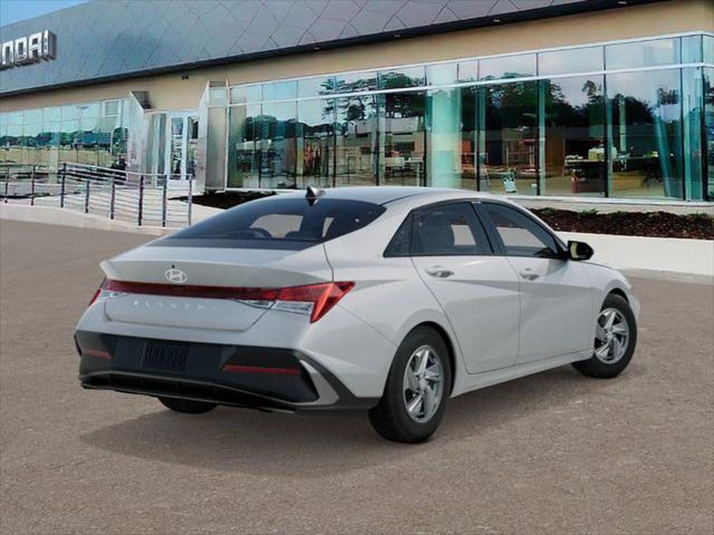 New 2026 Hyundai Elantra SE FWD image 4