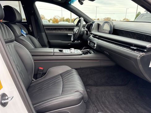 Used 2025 Genesis G90 3.5T image 18