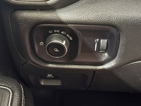 Used 2024 RAM 1500 Laramie RWD image 19