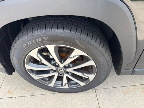 Used 2025 Toyota Corolla Cross XLE FWD image 12