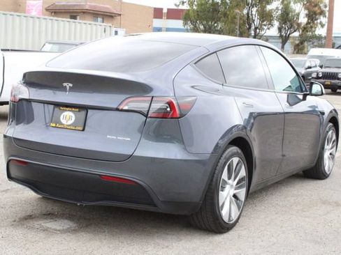 Used 2023 Tesla Model Y Long Range AWD/4WD image 5