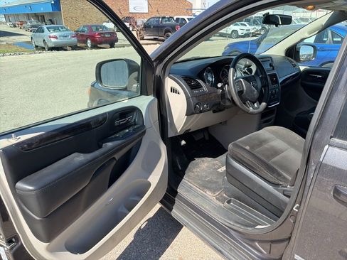 Used 2016 Dodge Grand Caravan SE w/ Quick Order Package 29E SE FWD image 11