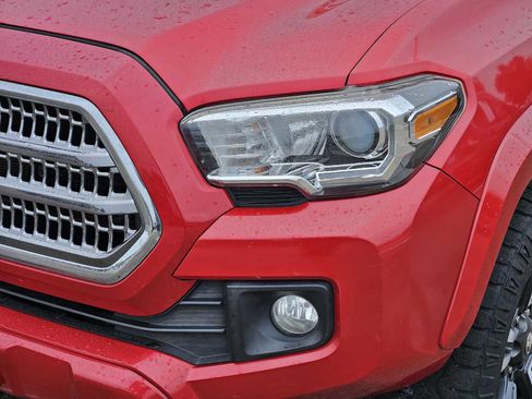 Used 2016 Toyota Tacoma TRD Sport w/ Exterior Package AWD/4WD image 7