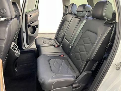 Used 2025 Volkswagen Atlas SE FWD image 42