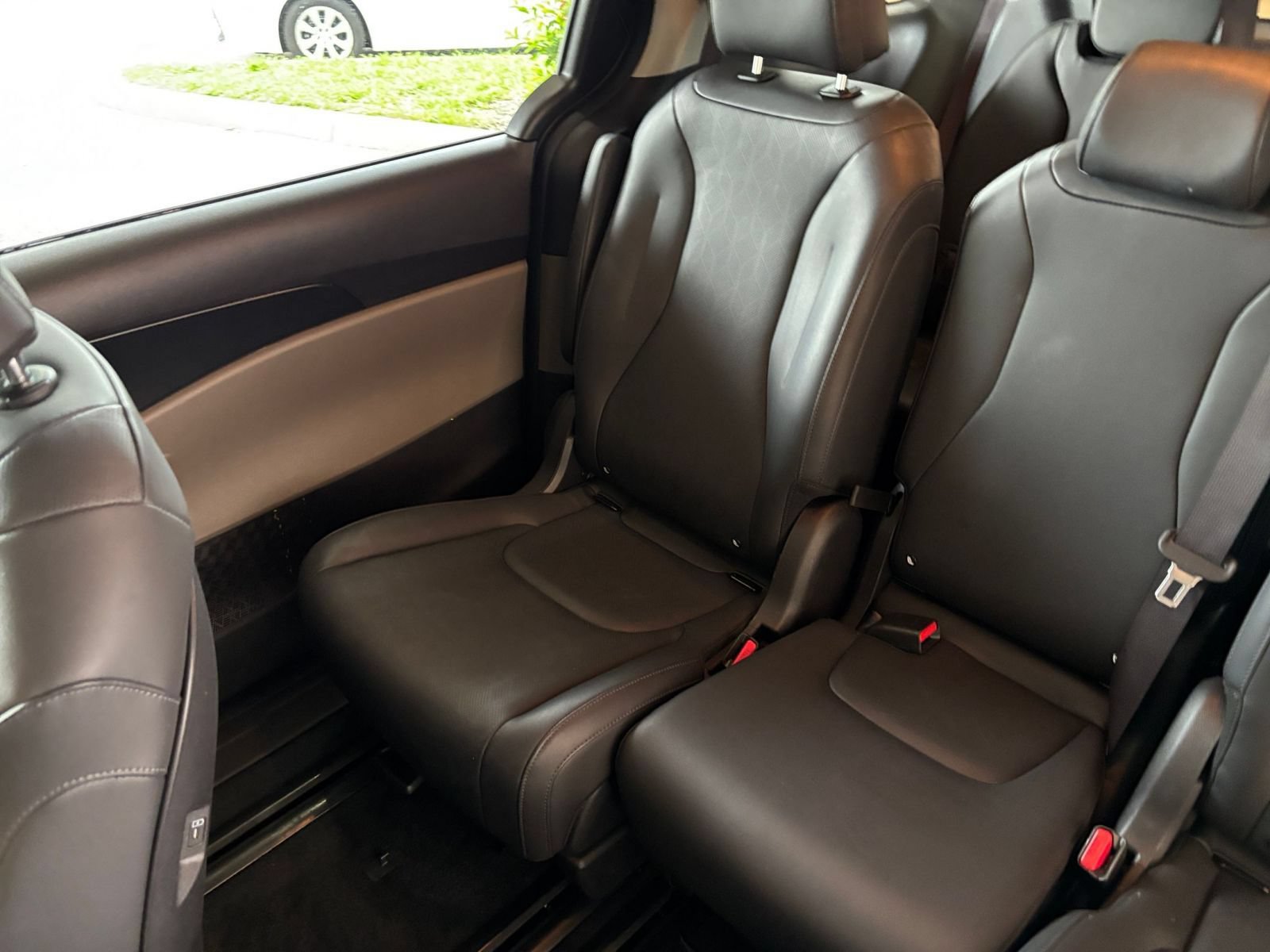 Used 2026 Kia Carnival FWD image 40
