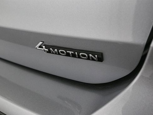 New 2025 Volkswagen Taos SE image 11