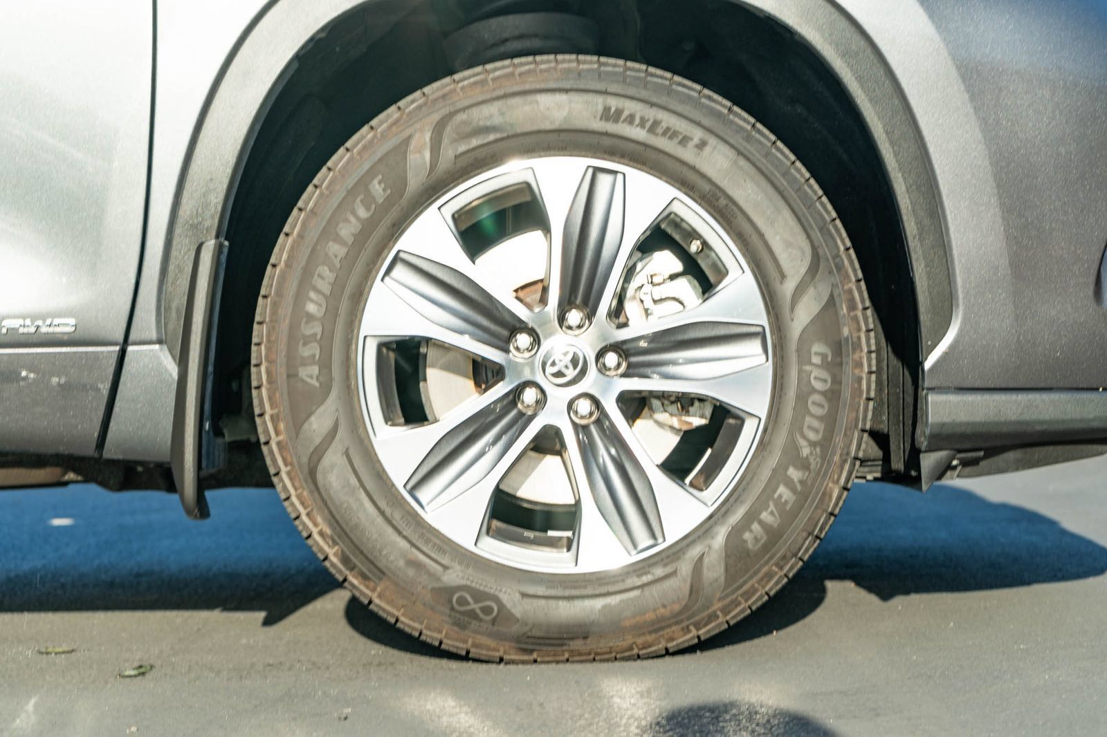 Used 2024 Toyota Highlander XLE AWD/4WD image 12