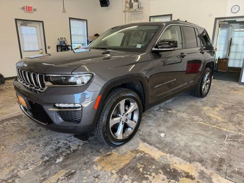 Certified 2022 Jeep Grand Cherokee Limited AWD/4WD image 1