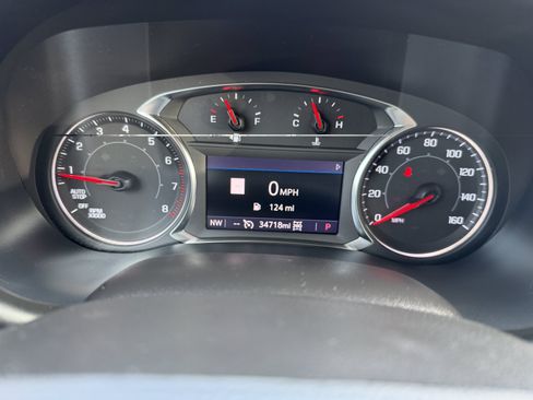 Used 2023 GMC Acadia SLT w/ Preferred Package AWD/4WD image 3