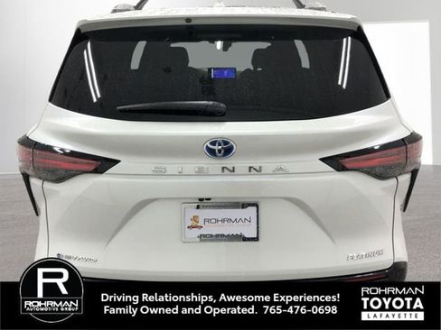 Used 2025 Toyota Sienna Platinum AWD/4WD image 6