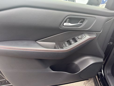 Certified 2025 Nissan Rogue SV image 13