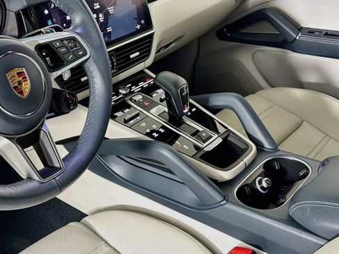 Certified 2023 Porsche Cayenne Coupe AWD/4WD image 41