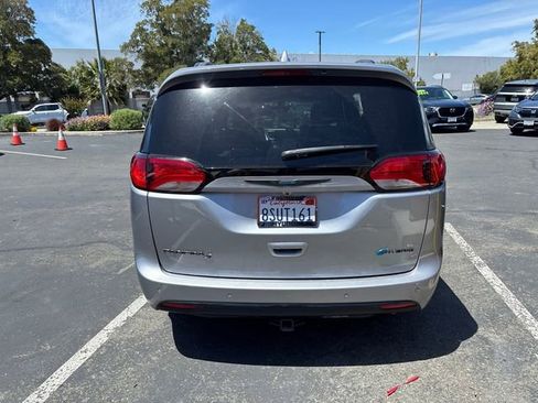 Used 2020 Chrysler Pacifica Limited w/ S Appearance Package FWD image 5