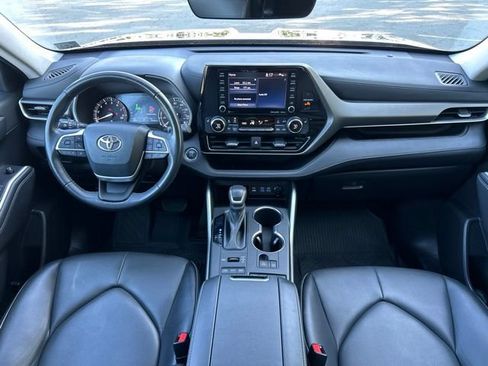 Used 2022 Toyota Highlander XLE AWD/4WD image 51