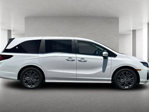New 2026 Honda Odyssey Touring image 3