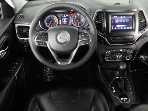Used 2020 Jeep Cherokee Latitude Plus FWD image 6