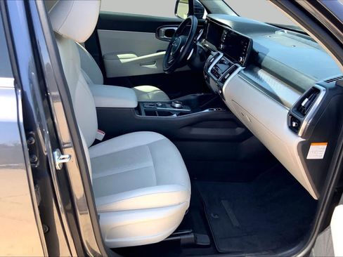 Used 2022 Kia Sorento S FWD image 9