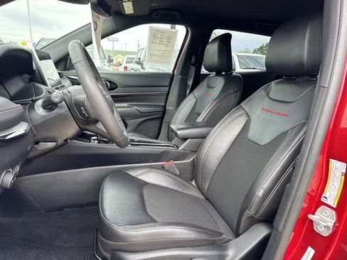 Used 2025 Jeep Compass Trailhawk AWD/4WD image 20
