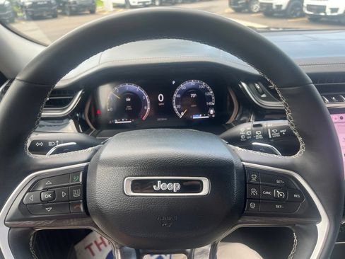 Used 2023 Jeep Grand Cherokee L Limited AWD/4WD image 24