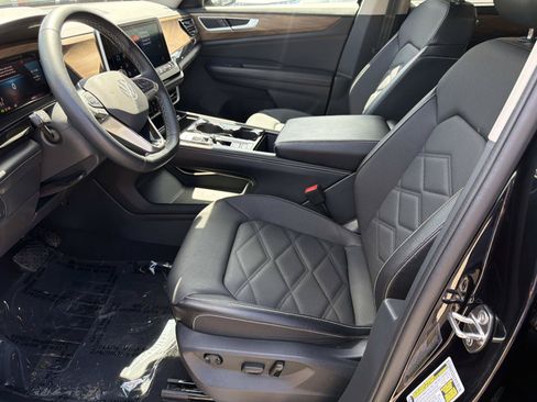 Used 2024 Volkswagen Atlas SE FWD image 16