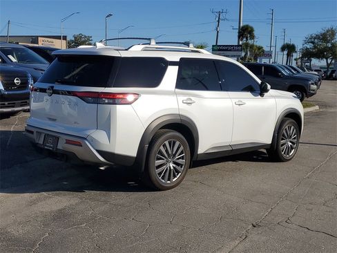 New 2025 Nissan Pathfinder SL w/ SL Premium Package image 2