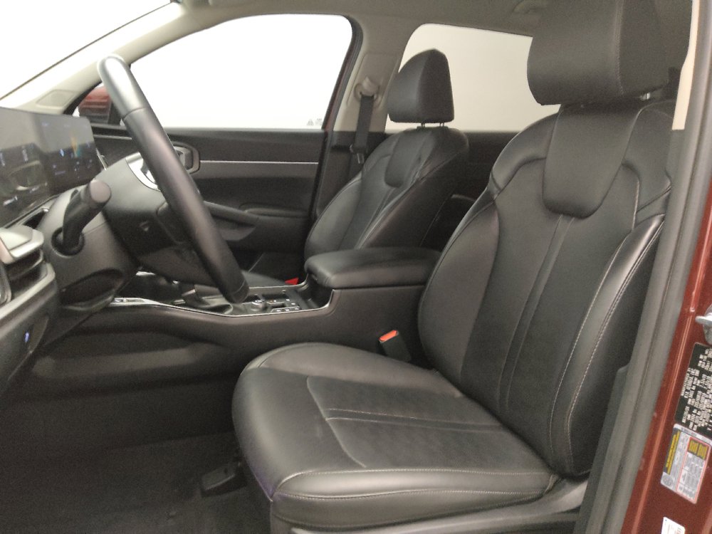 Used 2024 Kia Sorento S FWD image 17