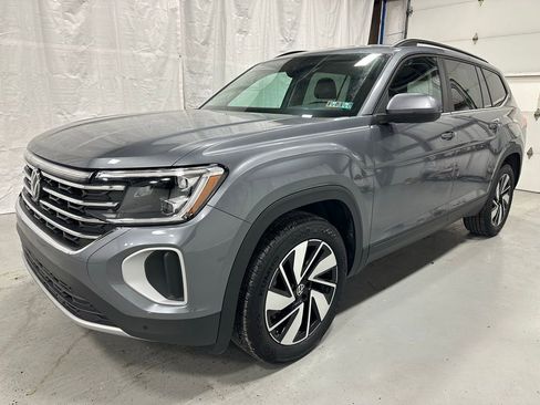 Used 2025 Volkswagen Atlas SE image 3