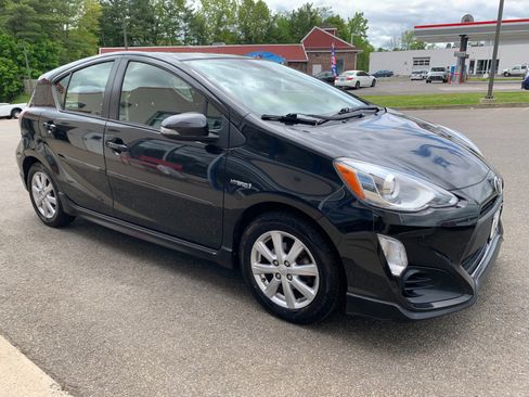 Used 2017 Toyota Prius C Two FWD image 3