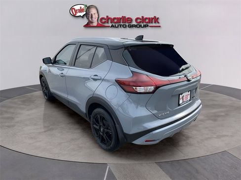 Used 2023 Nissan Kicks SV image 4