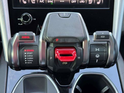 Used 2021 Lamborghini Urus AWD/4WD image 45