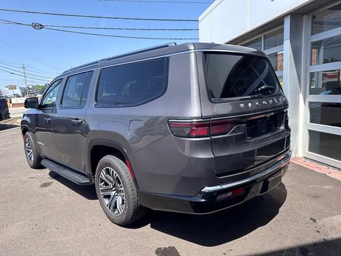 Used 2024 Jeep Wagoneer L Series II w/ Flexible Seating Group AWD/4WD image 3