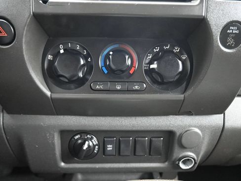 Used 2010 Nissan Xterra X AWD/4WD image 15