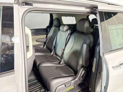 New 2026 Kia Carnival SX image 20