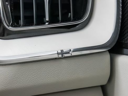 Certified 2026 Volvo XC60 T8 Ultra w/ Protection Package Premier AWD/4WD image 41