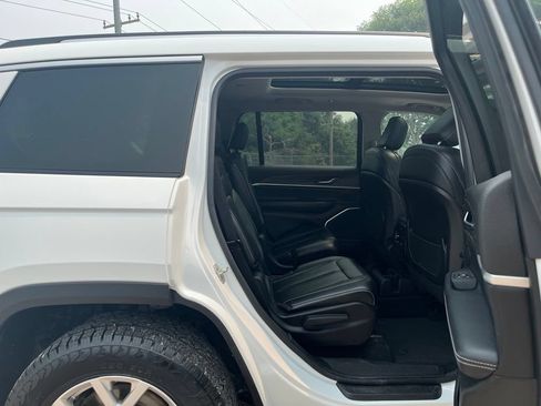 Used 2021 Jeep Grand Cherokee L Limited AWD/4WD image 34