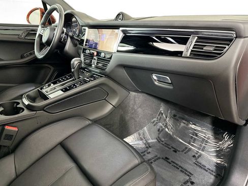 Used 2024 Porsche Macan image 29