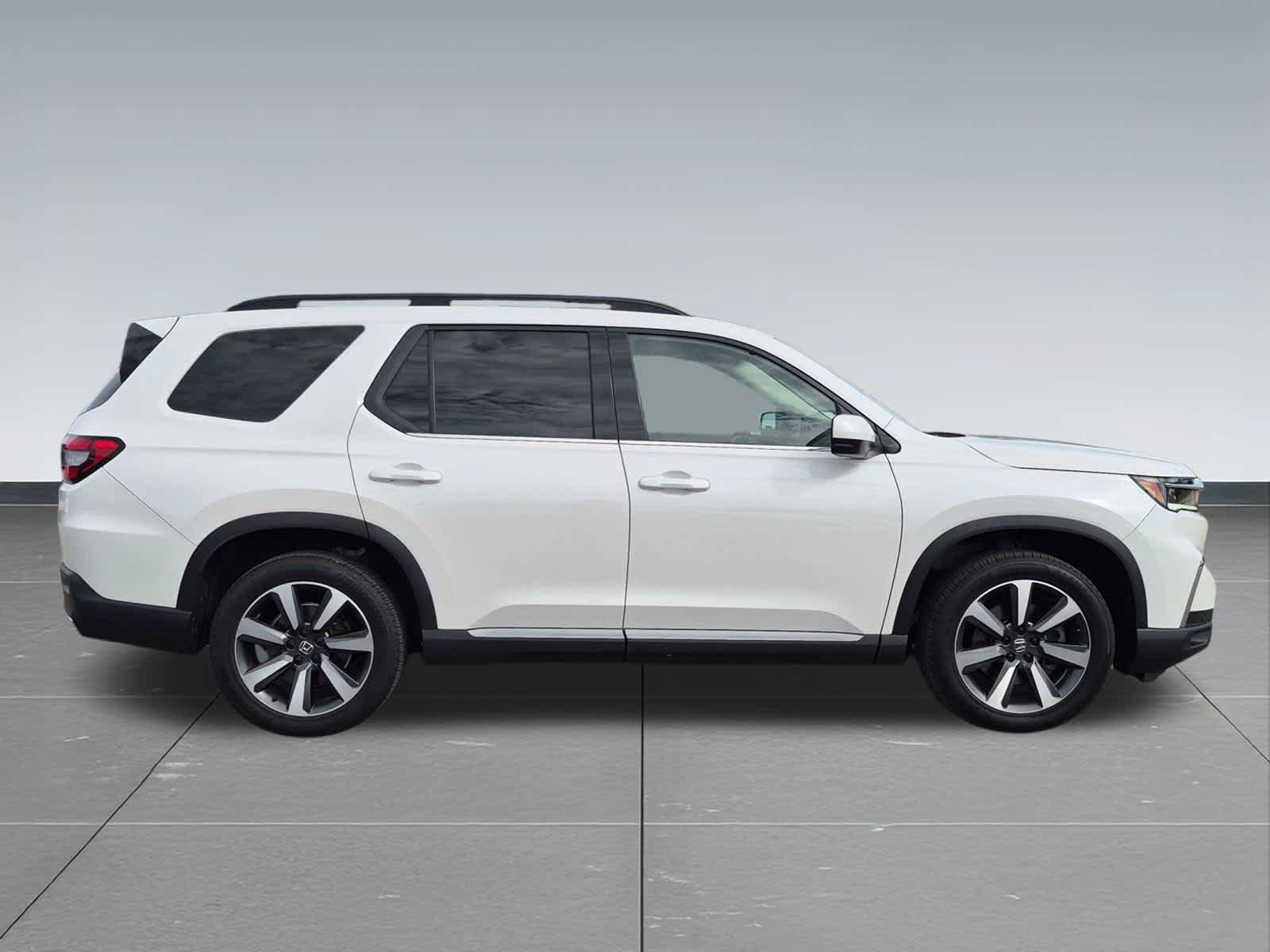 Certified 2025 Honda Pilot Touring image 7