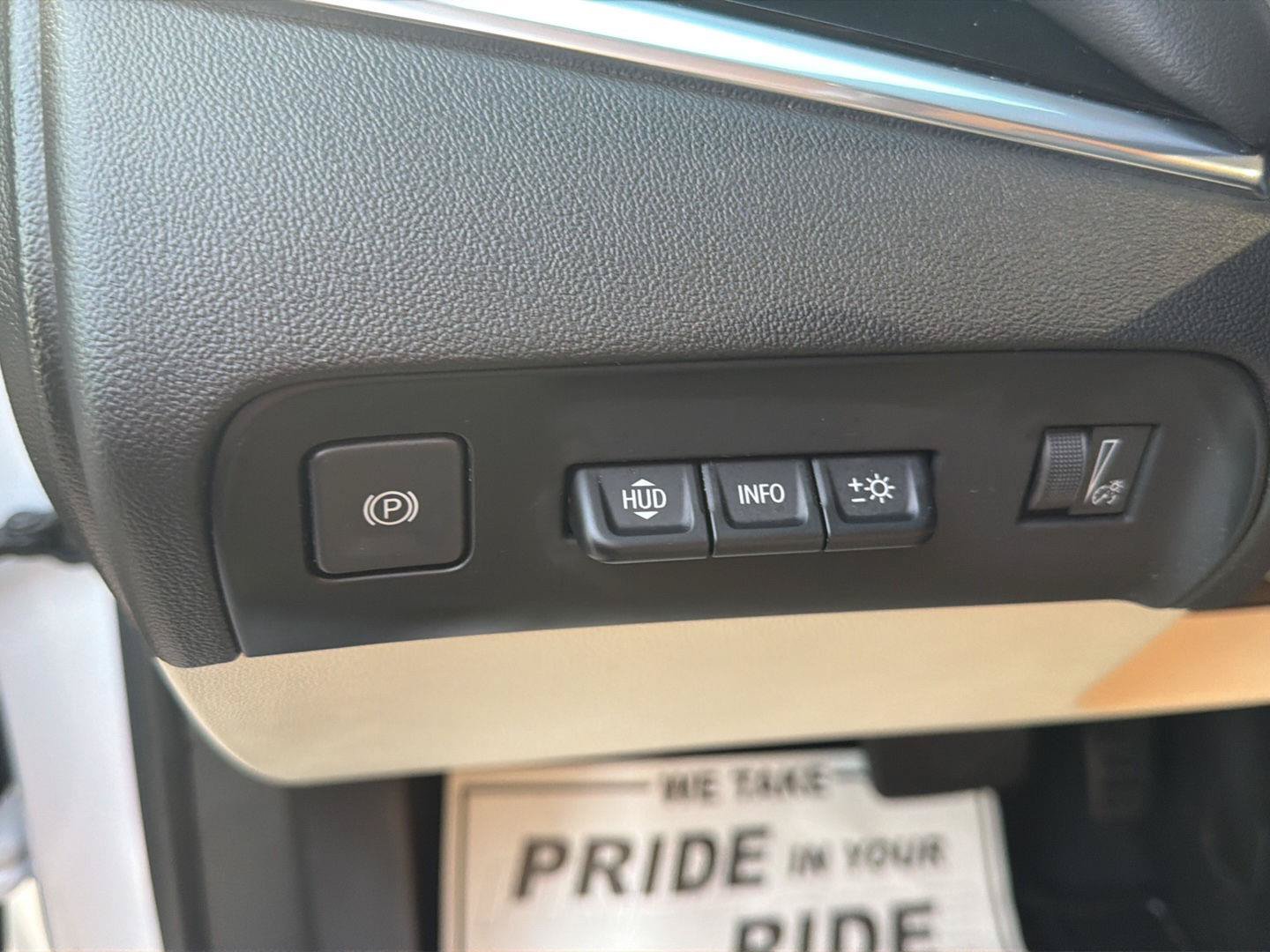 Used 2023 Buick Enclave Avenir FWD image 8