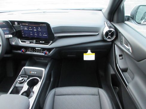 New 2026 Chevrolet Equinox LT w/ Convenience Package II image 17