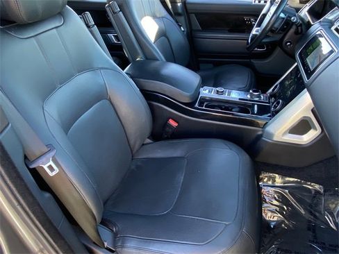 Used 2018 Land Rover Range Rover HSE image 19
