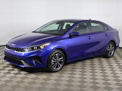 Used 2023 Kia Forte LXS image 6