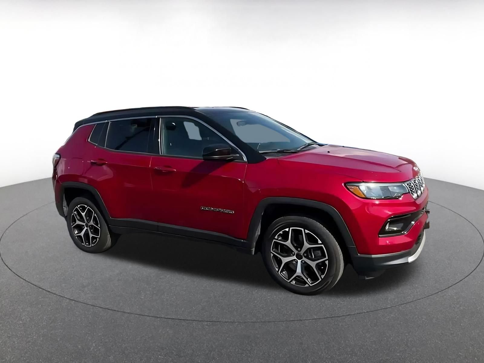 Used 2025 Jeep Compass Limited AWD/4WD image 2