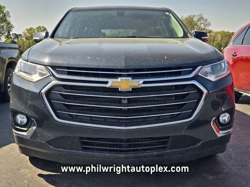 Used 2019 Chevrolet Traverse LT image 2