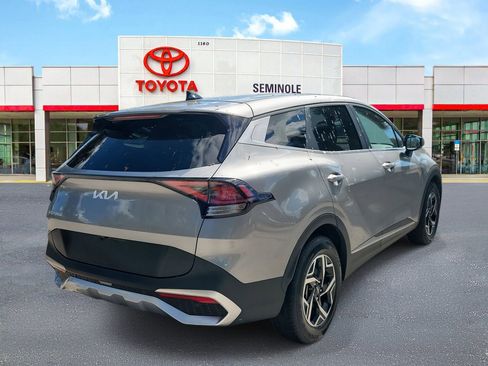 Used 2025 Kia Sportage LX image 3