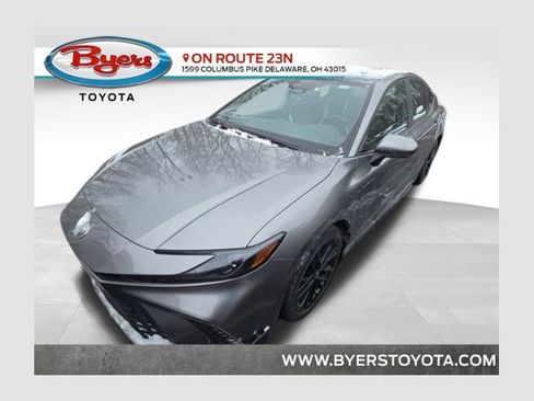 Used 2025 Toyota Camry SE image 1