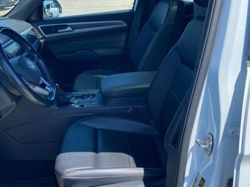 Used 2021 Volkswagen Atlas Cross Sport SE w/ Panoramic Sunroof Package FWD image 5