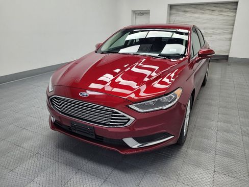 Used 2018 Ford Fusion SE w/ Fusion SE Technology Package FWD image 15