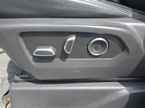 Used 2024 GMC Sierra 3500 Denali w/ Denali Reserve Package image 20