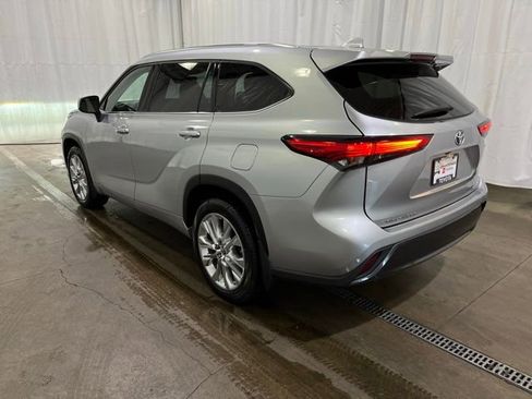 Used 2022 Toyota Highlander Limited AWD/4WD image 6